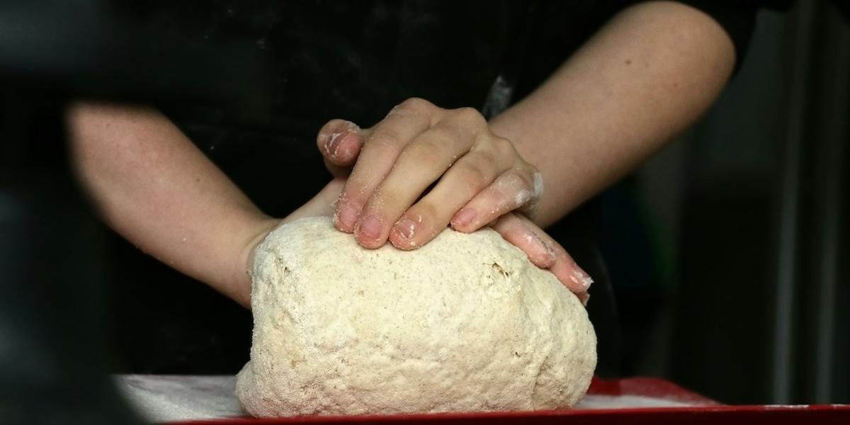 Några franska bagare satte nytt världsrekord med den längsta baguetten någonsin.