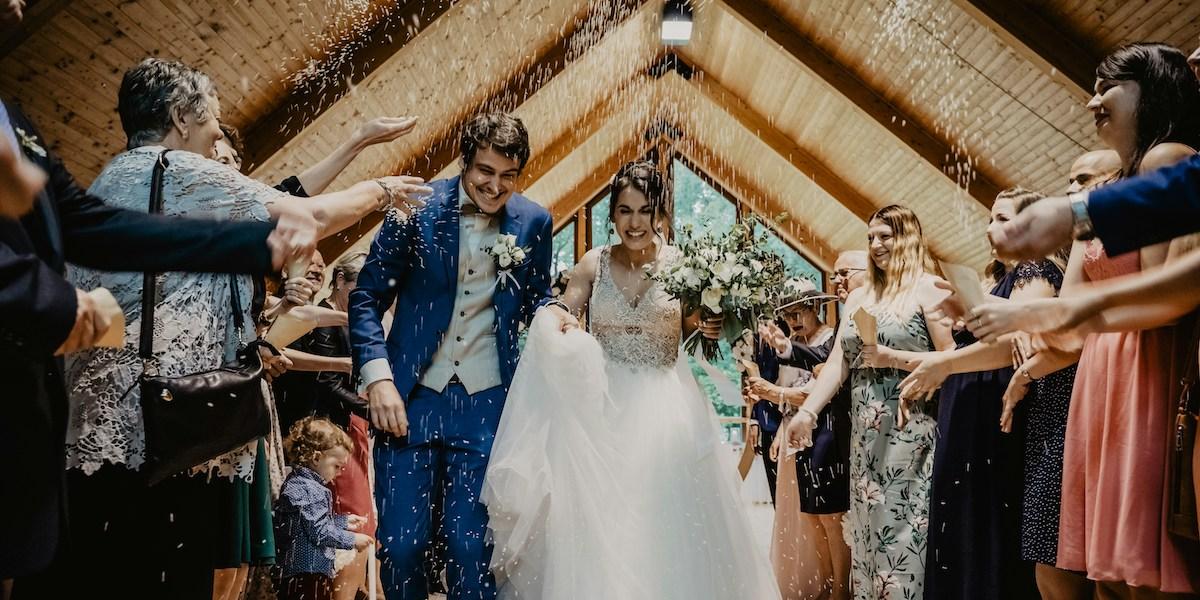 Att ordna ett billigt bröllop behöver inte vara så knepigt