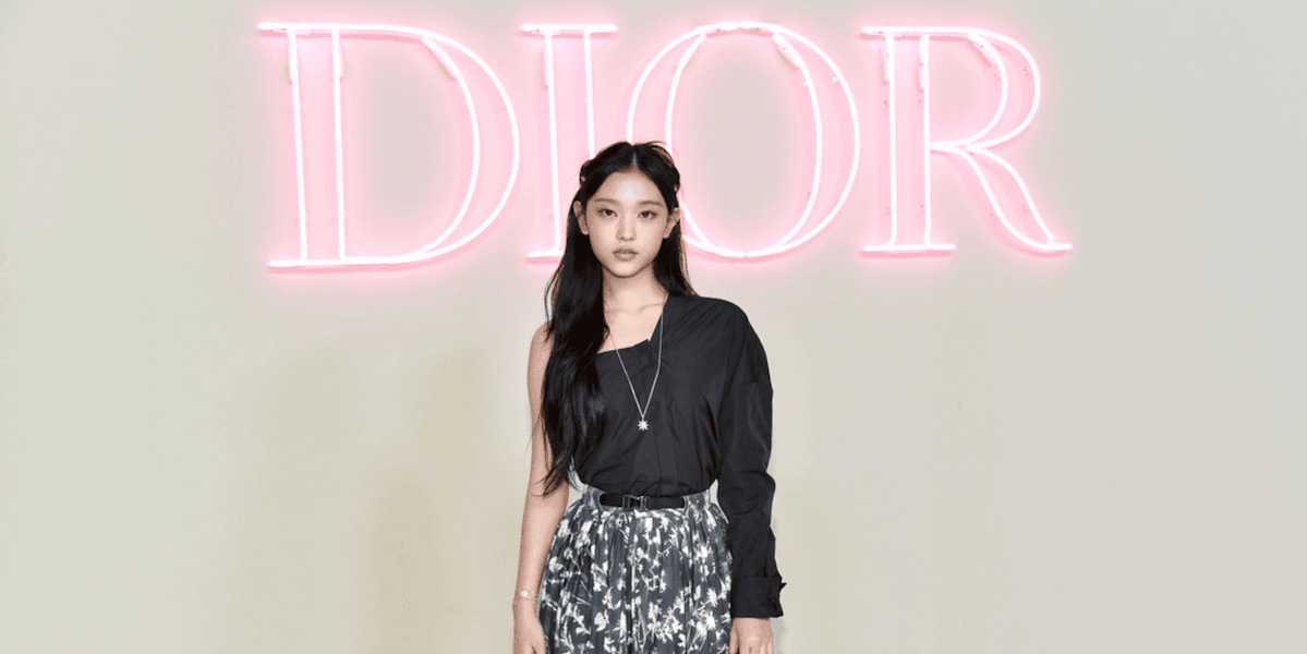 Varumärket Christian Dior med en modell.