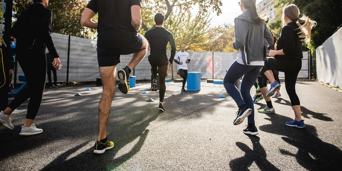 På löparnas fötter ser man färre Nikes och fler konkurrenter