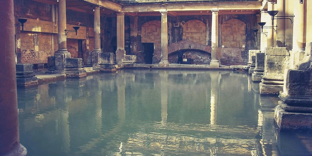 Ett romerskt bad på okänd plats. I ett romerskt avlopp hittades en gäst från Rom.