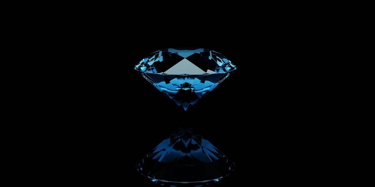 Bild på diamant. Är företaget Entra en oslipad diamant på börsen eller inte?