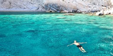 Klart vatten i Grekland, som i Zakynthos, lockar många besökare.