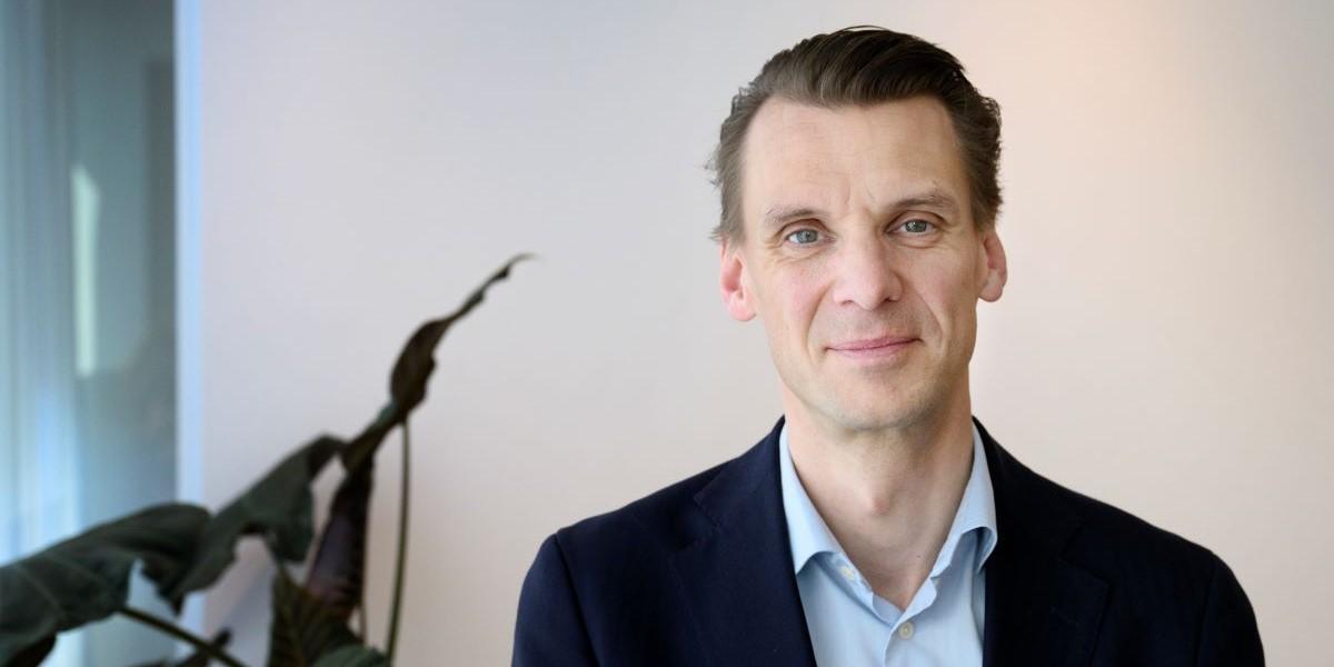 Christan Cederholms Investor har gått som tåget på börsen i år. Men en ny analys tycker att kursen har mer att ge.