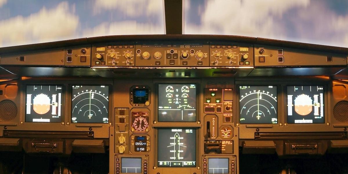 Vem tar över spakarna i cockpit – AI eller piloterna, eller kanske som ett team?