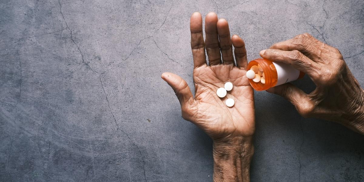 Trots decennier av forskning finns ännu inget botemedel mot Alzheimers, men nya läkemedel testas för att bromsa sjukdomens förlopp. (Foto: Unsplash)