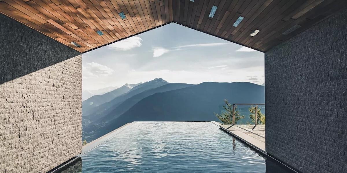 För lyxig bergsro i italienska Dolomiterna – bege dig till hotellet Miramonti.