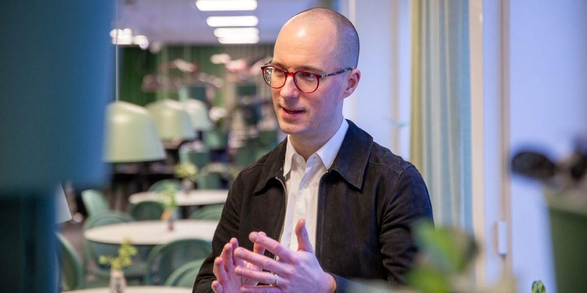 Philip Scholtzé är sparekonom på nätmäklaren Avanza som nu slöppt statistik över de mest köpta och sålda aktierna i april.