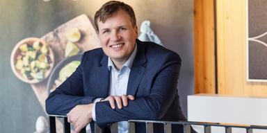 "Ska man befinna sig någonstans i den turbulens som nu råder så är det väl i vår bransch och i Europa just nu", säger Veckans börsprofil kycklingföretaget Scandi Standards vd Jonas Tunestål till Dagens PS.