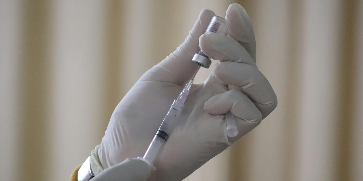 Forskare ser ett möjligt samband mellan bältrosvaccin och minskad risk för demens – nu väcks hopp om nya sätt att förebygga hjärnsjukdomar. (Foto: Unsplash)