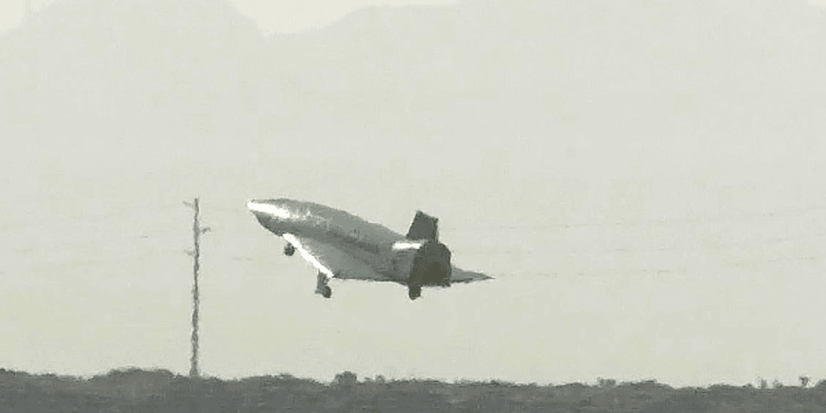 Flygplanet Talon-A2 frigörs från moderskeppet Roc strax innan det når hypersonisk hastighet