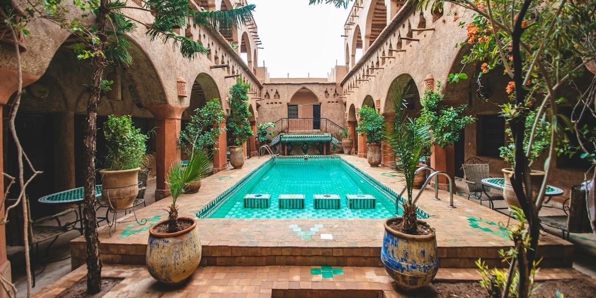 Afrikas mest välbesökta land Marocko nysatsar på "Lilla Marrakech", där riader, traditionella innergårdar, är en vanlig syn.