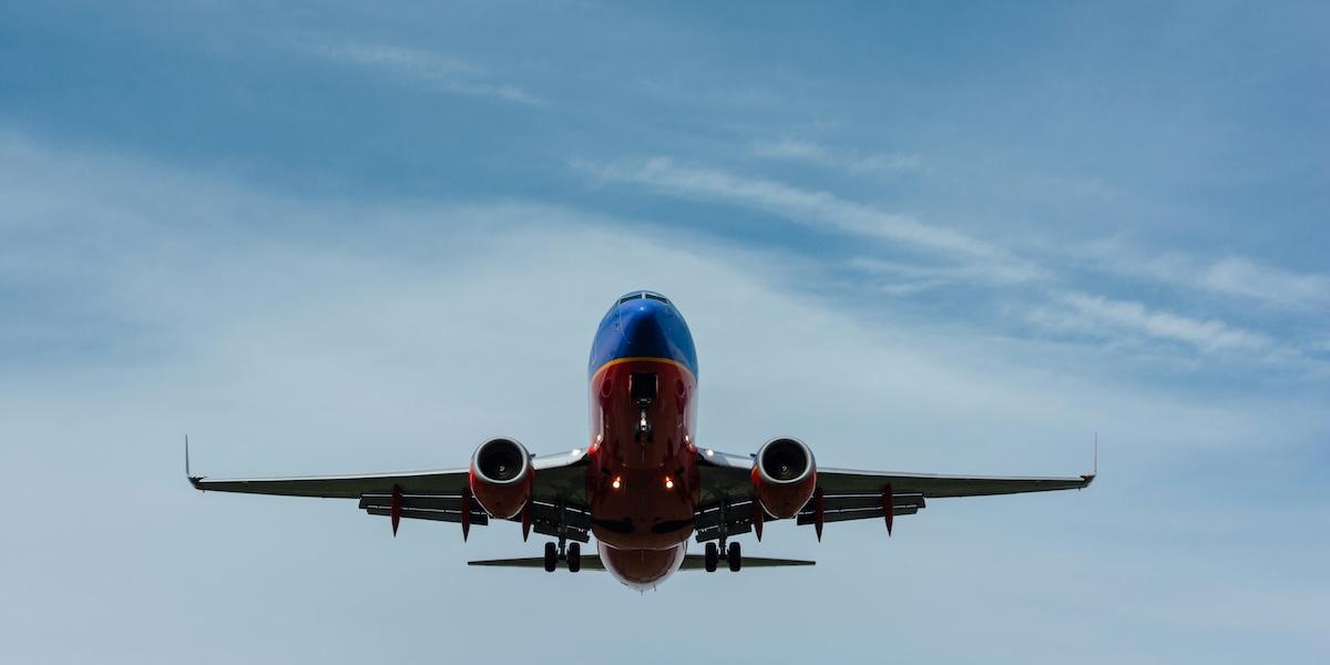 ett flygplan. Fler förmögna européer lämnar sina hemländer. Nu inför flera länder skatt på tillgångar vid utflytt.
