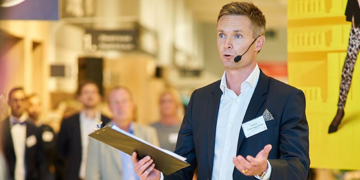 Får lämna toppjobbet efter ett år