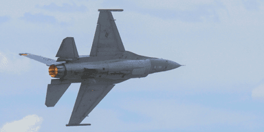 F-16 vill öva över vattnet, Danmark vill bygga vindparker och spökplan gör det möjligt för onda makter att smyga in. (Foto: Chandler Cruttenden on Unsplash)