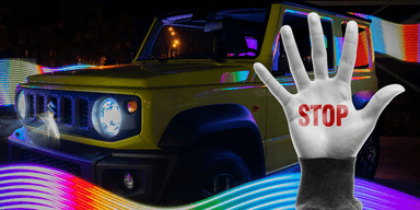 Köp inte en Jimny för då stämmer Suzuki dig. (Foto: Eugene Chystiakov on Unsplash och Canva. Bilden är ett montage)
