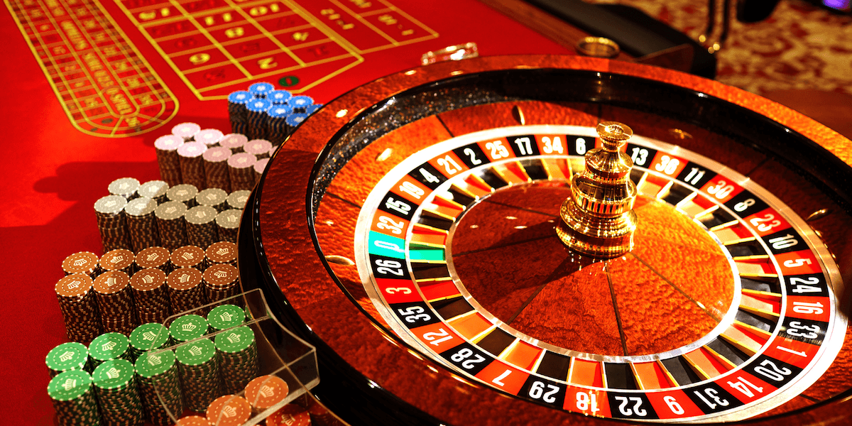 Oliver Bäte, vd för försäkringsjätten Allianz säger att den ”okontrollerade” tillväxten i sektorn påminner om ett kasino