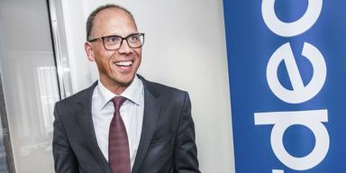 Nordeas vd Frank Vang-Jensen är först ut att redovisa siffrorna för det tredje kvartalet bland storbankerna, och det är en rapport som slår experternas prognoser på flera punkter trots sjunkande intäkter.