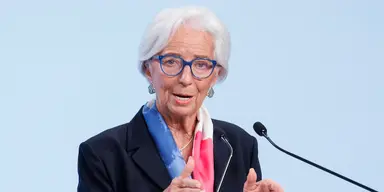 ECB-chefen Christine Lagarde under presskonferensen i Florens den 30 oktober 2025, där centralbanken meddelade att räntan lämnas oförändrad.