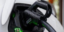 Elbilsmarknaden skakas om: Oväntad modell tar över förstaplatsen