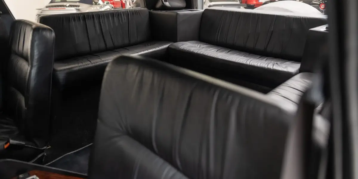 Vad sägs om en hörnsoffa i en Lamborghini. (Foto: Bring a trailer)