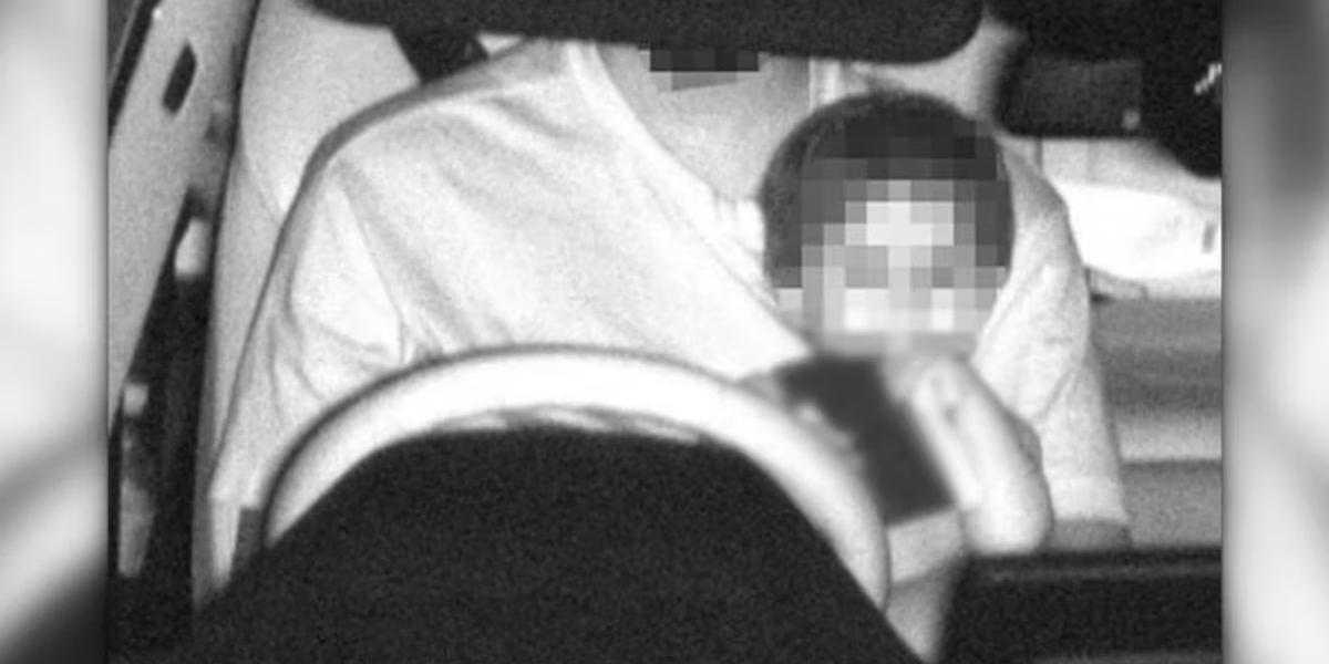 Barn i förarsätet är kanske inte det smartaste från ett säkerhetsperspektiv.