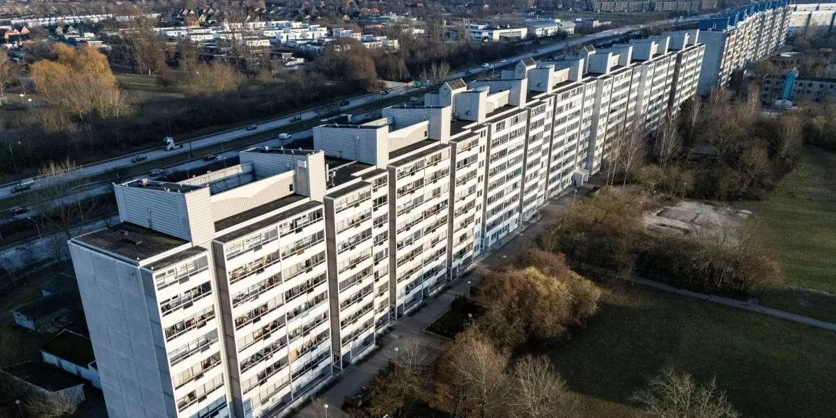 Två åtalas för grova brott i bostadsrättsförening