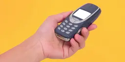 33-åring lever utan smartphone – ägt samma Nokia 3310 i 20 år