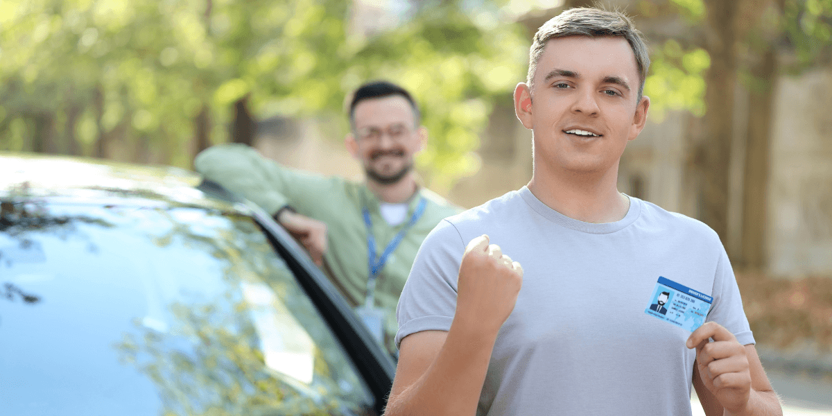 Är det enkelt att få ett körkort? Smidigt. (Foto: Canva)