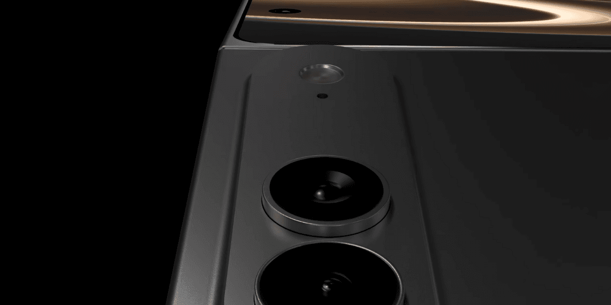 Sena på bollen med Apple-fansen lär köpa den. (Foto: ftp. på Youtube)