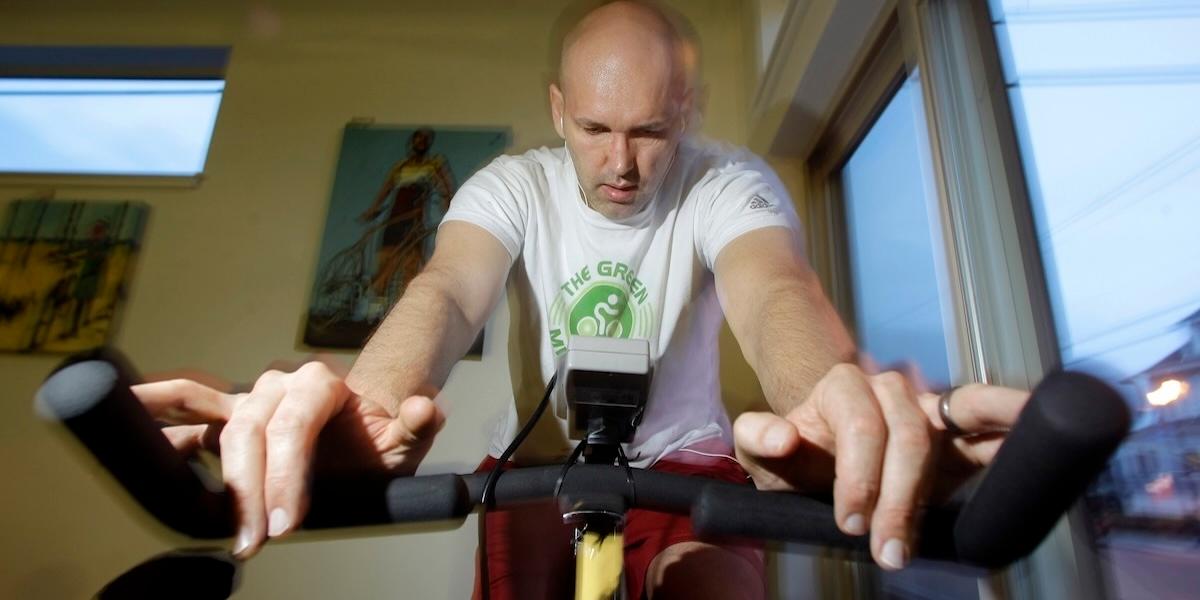 Nu kan vi lura hjärnan att tycka träning är kul, som att sitta på gymcykeln.