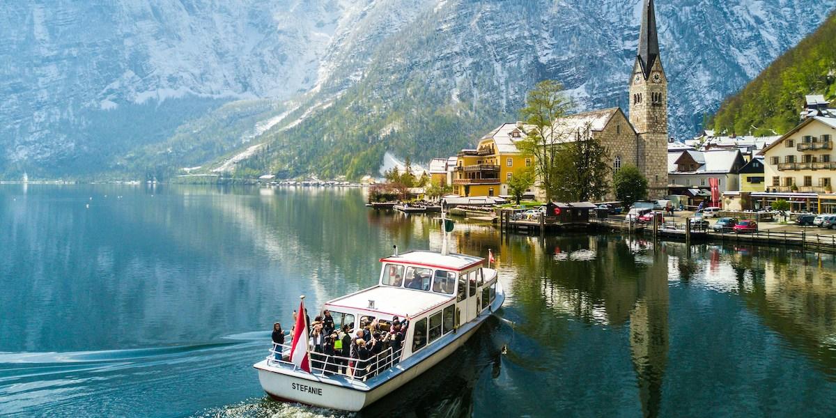 Turisterna i Hallstatt
