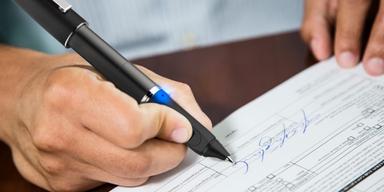 Teknikföretaget Anoto Group har problem, där aktien fortsätter att rasa.