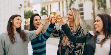 Kvinnors fysiologi gör dem mer känsliga för alkohol än män