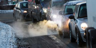En ny studie visar att när du åker i en bil och andas in luftföroreningar i ofiltrerad luft påverkar det dig förvånansvärt mycket