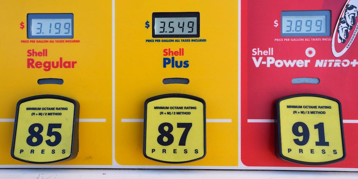 Därför rasar priset på bensin i USA